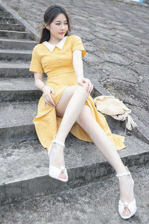 初中女生光溜溜身子拉屎作文